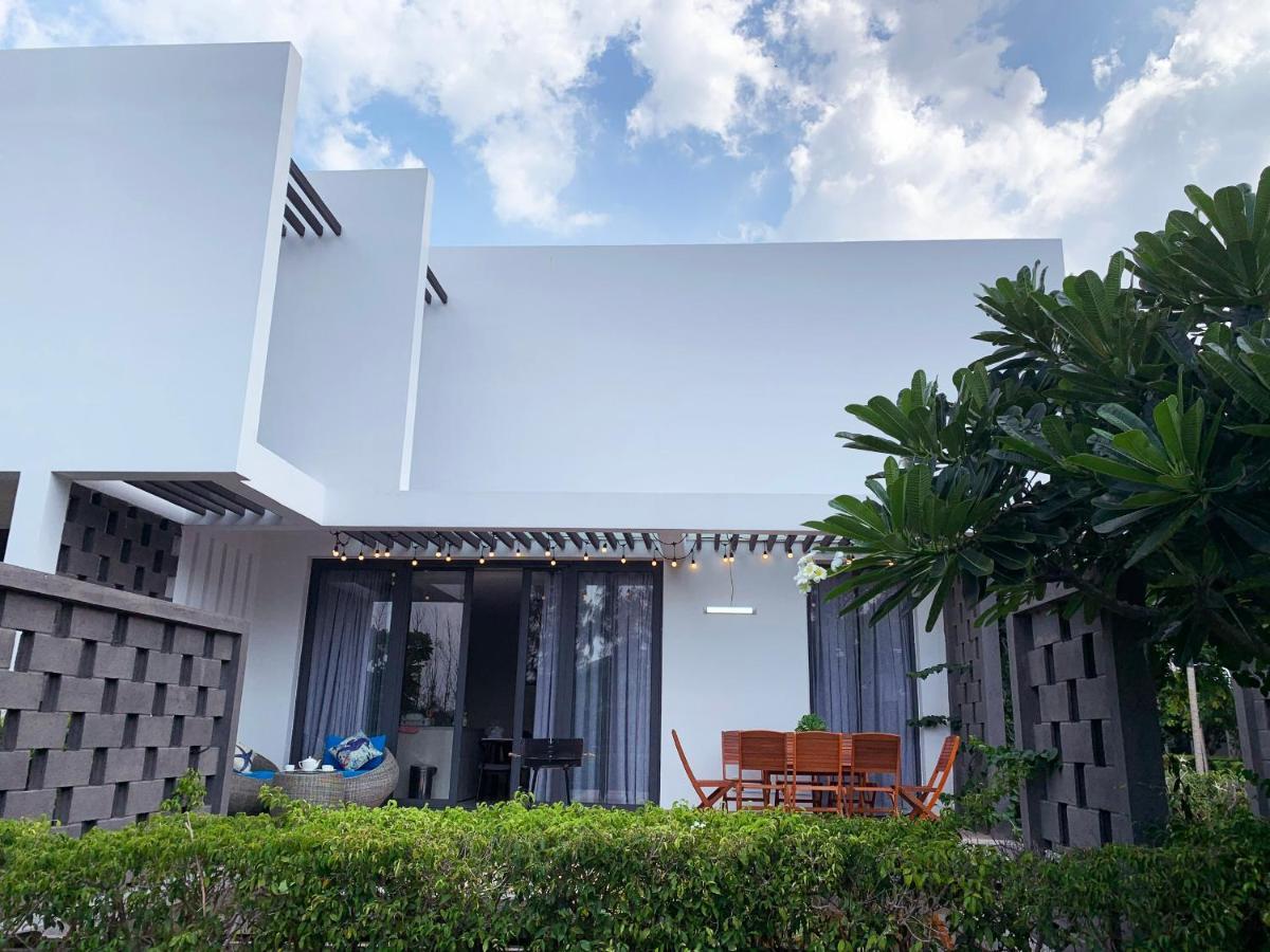 Okinawa Villas And Beach Club - Oceanami Resort Long Hai Exterior foto